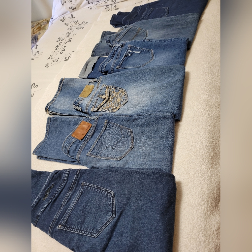 Woman's  Jeans  27 W Size 4 (6prs-Lot)